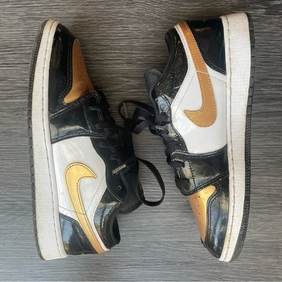 Air Jordan 1 Low SE Gold Toe Black Metallic Gold Speckle White Nike 8.5W 7M 7Y - Picture 2 of 9